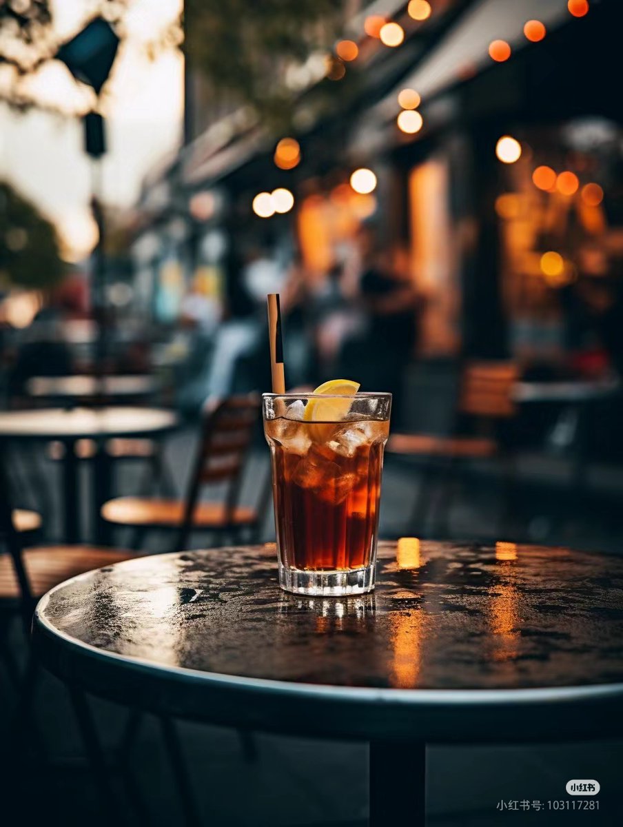 EllaLockwodh's tweet photo. Un café caliente y luz de atardecer en la esquina de la ciudad, momentos pequeos que hacen el día especial https://t.co/pHvPVolgez