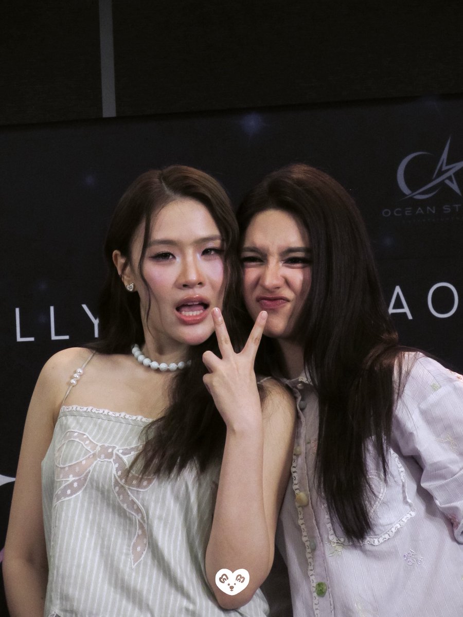 SP_MyanmarFC's tweet photo. 🤍✌️✨

#ShellyPundao1stFansignlnBKK #ShellyPundao #เชลลี่พันดาว #pundao #shellybenda https://t.co/mlbQKhtmQy