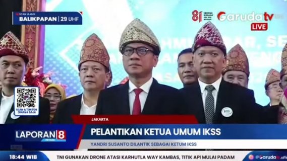 HensuSampit's tweet photo. MENTERI DESA PDT @YandriSusanto27 Resmi Pimpin IKSS . Mengusung semangat silaturahmi dan persatuan, IKSS menjadi wadah bagi 13 paguyuban masyarakat Sumatera Bagian Selatan.
@bpsdmkemendesa @kemendesapdtt
#MenteriDesaPimpinIKSS
#BangunDesaBangunIndonesia
#KemendesPDT https://t.co/XSOl6Kj73F