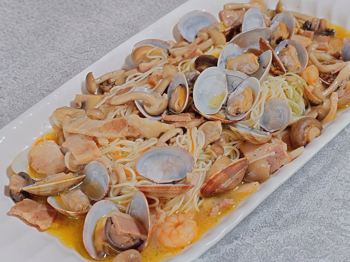 puusukepapa's tweet photo. 今夜はそうめんのボンゴレ風🇮🇹 https://t.co/BSAH4Vw9lc
