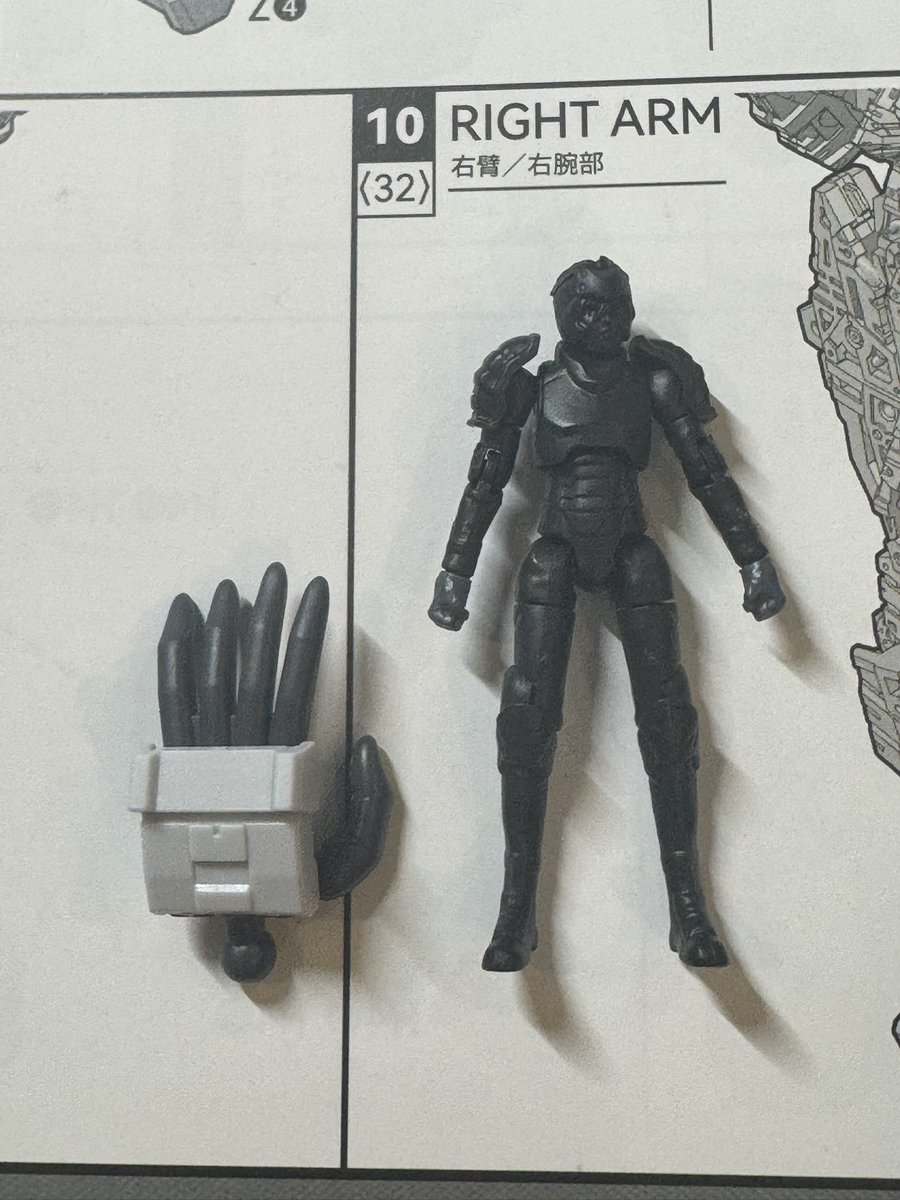 gatosyoji's tweet photo. ちょこちょこ作ってるレーバテイン。手首のナックルガードはさすがになかったか。
フィギュアと比較すると手首のサイズがよく分かる。少し大きい椅子くらい。指も操縦兵の腕くらいなのだ。意外と小さい。MSの感覚で描いてしまうと大き過ぎるので注意しましょう（謎） https://t.co/nOFaBoTZDx