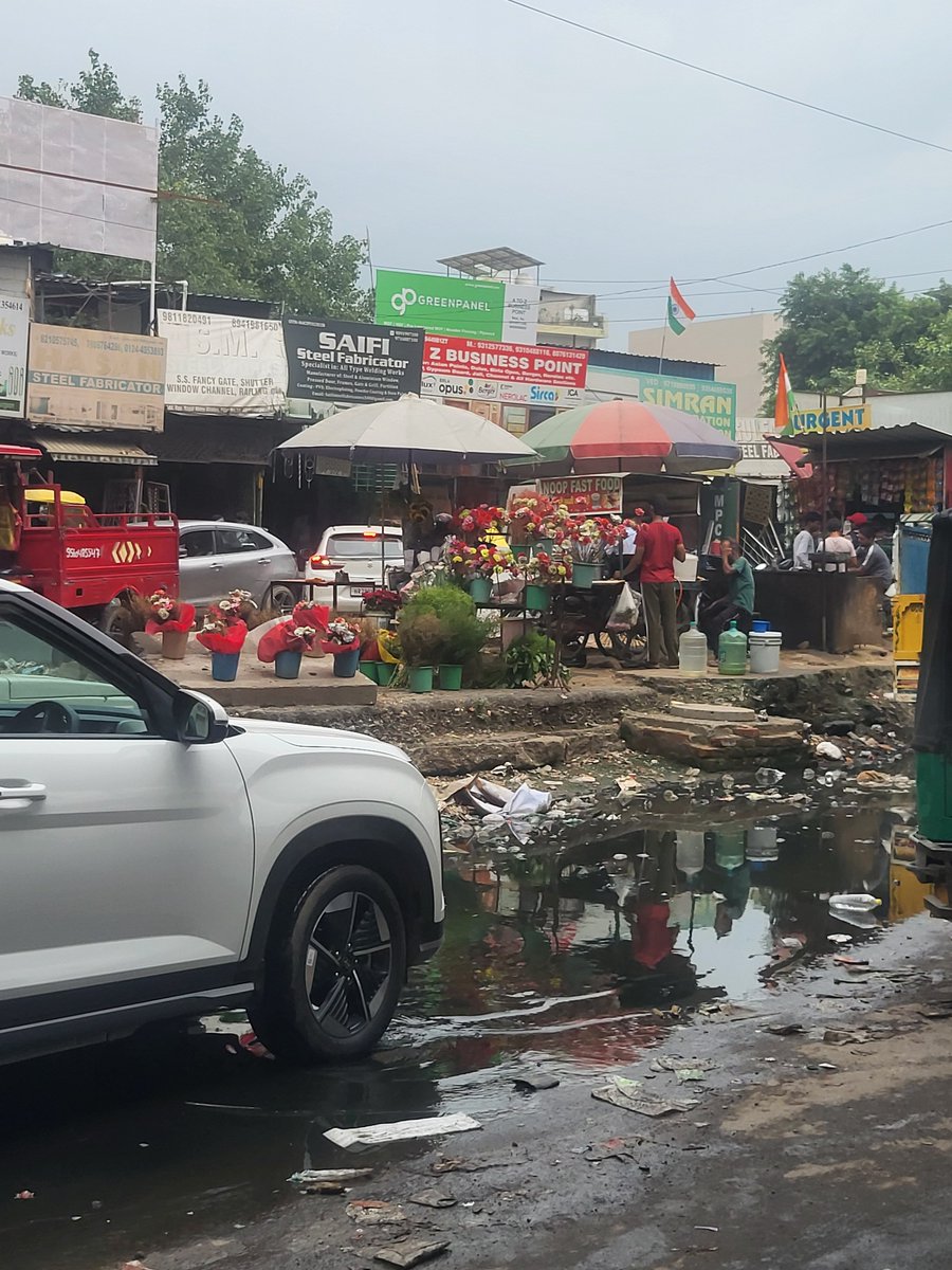 mathildera11223's tweet photo. @MunCorpGurugram @Suhelseth @GauriSarin @khushisinghal @leenadhankhar @HTGurgaon More for the pleasure of the eyes . https://t.co/b5qYf55kvw