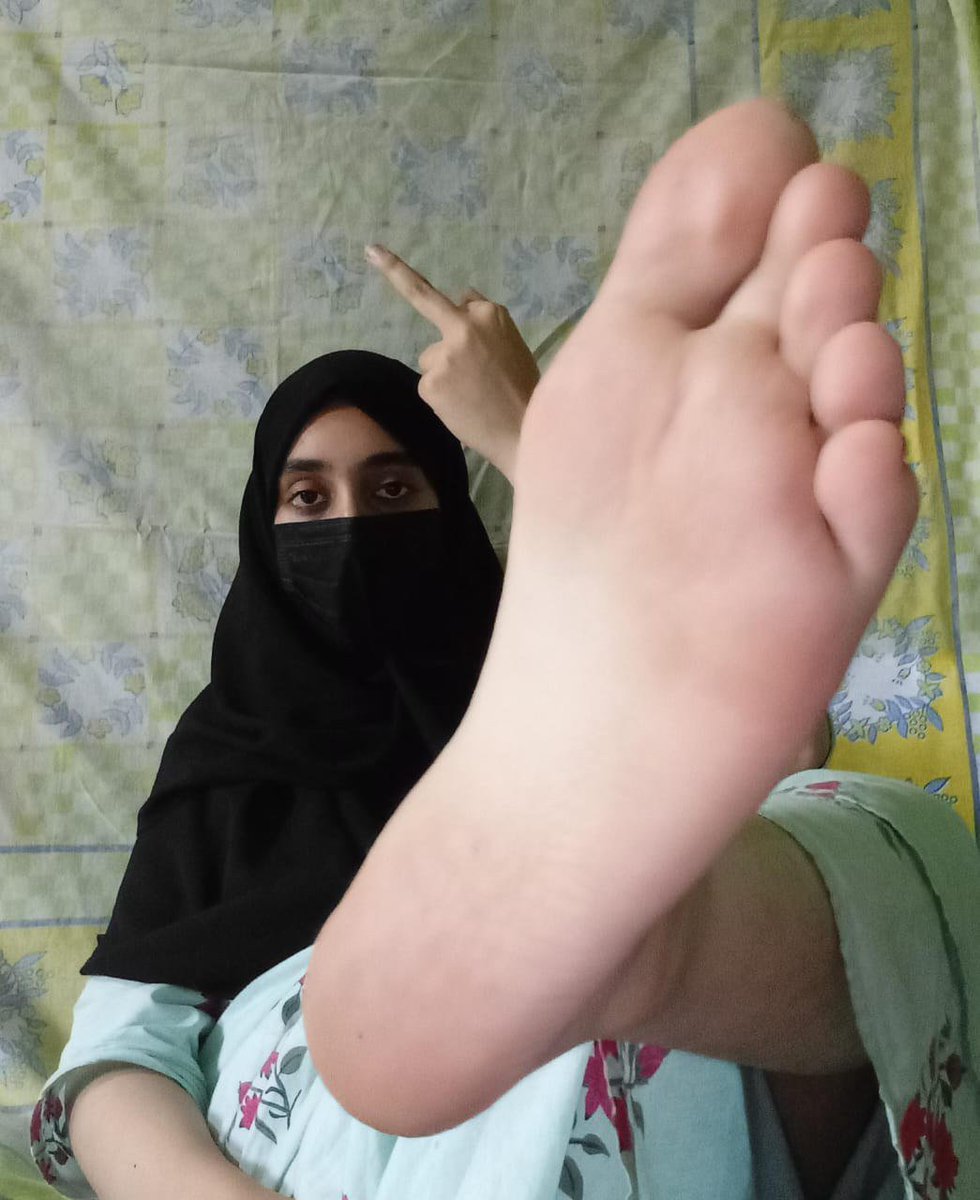 bareeyaa5's tweet photo. Clean hijabi 🧕 mommy sole
Hand over those weak dollars at my throne like the pathetic paypig you are. https://t.co/DWZvggPLnj
