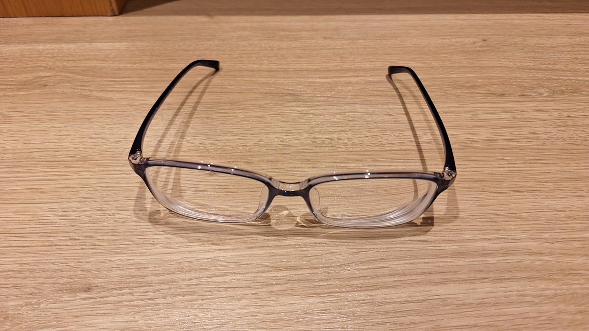 hk_gomes's tweet photo. 眼鏡を新調。
いろいろ店見てきましたが、安さでZoffにしてみました。
安い速い(笑)
今はメガネ買うのも結構手軽なんですね😁
#Zoff
#忍法メガネ残し
#ずん飯尾 https://t.co/a5n7jrHETA