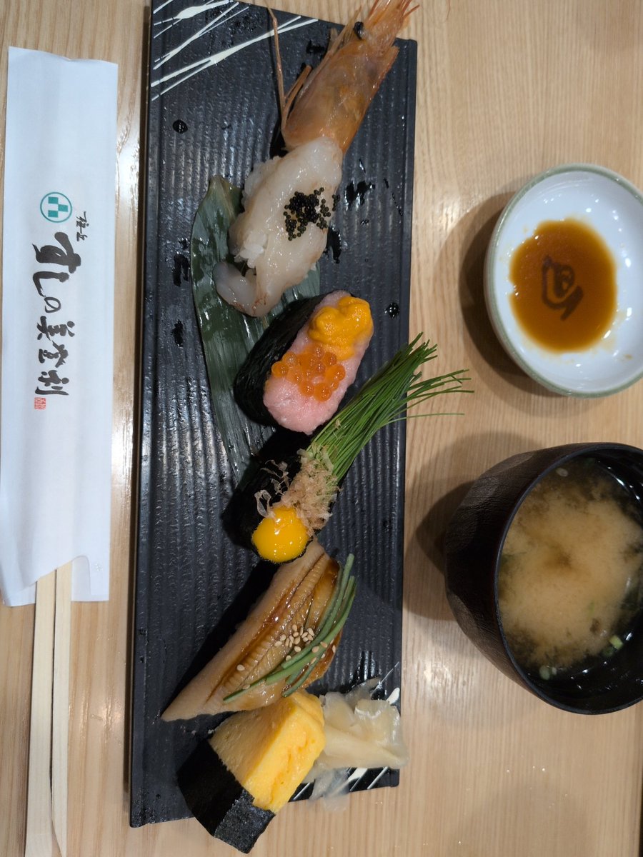 Pulins27's tweet photo. 代々木上原駅の、おすすめのお店
本当にネタが大きくて、フワッフワで肉厚で、ものすごく美味しい！しかもお値段も2222円とめちゃくちゃお得！まわらないお寿司でゆっくりお話ししながらくつろげる、最高のお店。
お出汁たっぷりの茶碗蒸しや香ばしい肝吸いも美味しかった！
#寿司　#🍣　# 代々木上原 https://t.co/GwhLKm0gvV