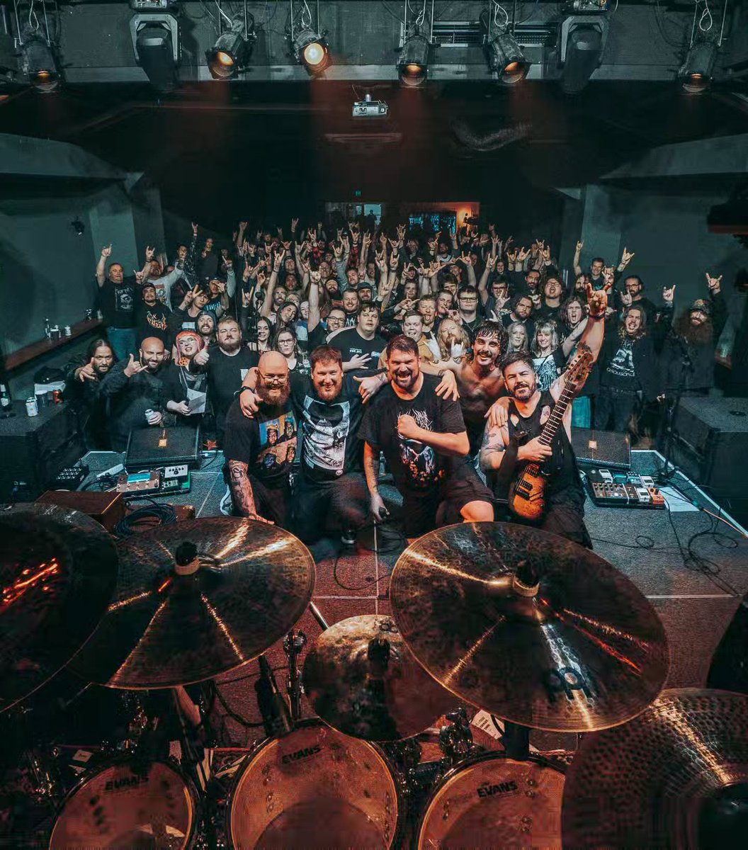 thereignofdando's tweet photo. Joined on stage by @pulldownthekoert from @pulldownthesun
 pic vocal feature shot by @jechtography 📸

@prostheticrecords 
@valhalla.nz…Eduring the outro of The Hardest Thing About Being God Is That No One Believes Me. https://t.co/vvTWBifyla