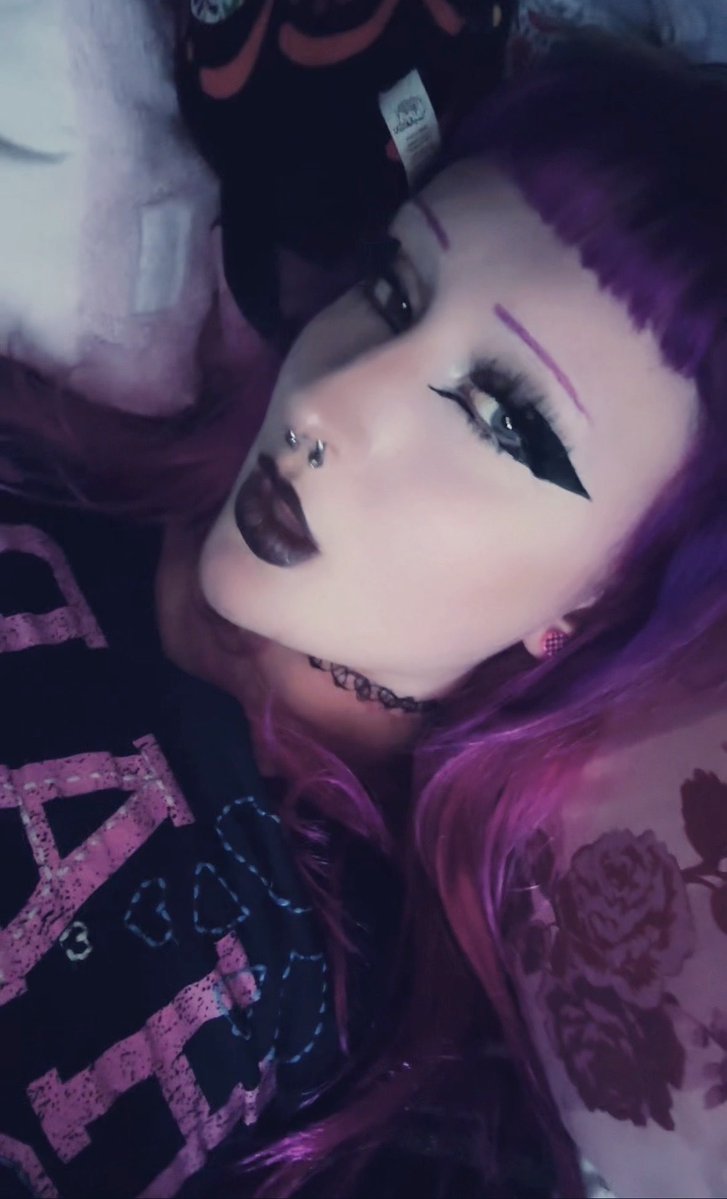 d0mpr1ncess's tweet photo. lol hi losers here’s my #intro now send me some money for bothering to type this!

19 • 6ft • size 12 feet • harsh domme
approach correctly 💸
all kinks + taboo welcome :p
throne linked in bio 😍 
#findom https://t.co/pdl6Ylegfy