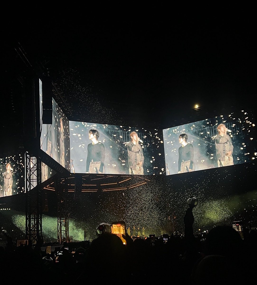 myg050's tweet photo. BORONTO D2! BEST DAY #BTS_WORLDTOUR_ARİRANG_TORONTO @BTS_twt https://t.co/JVaYc6LINR