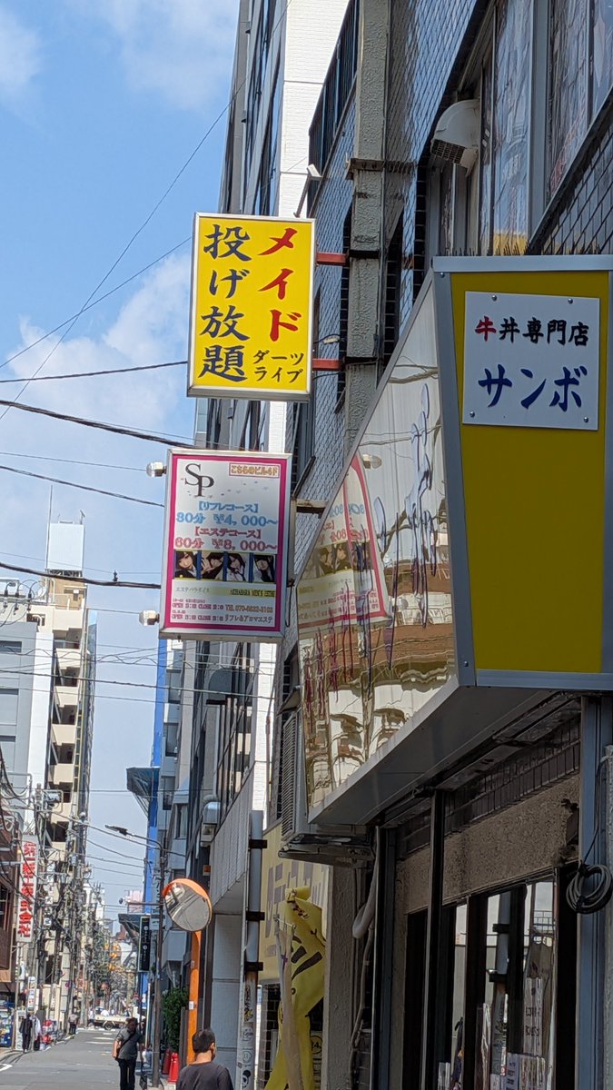 akihabarakousak's tweet photo. あの有名な看板はこちらに！ https://t.co/OvakBzDpNC
