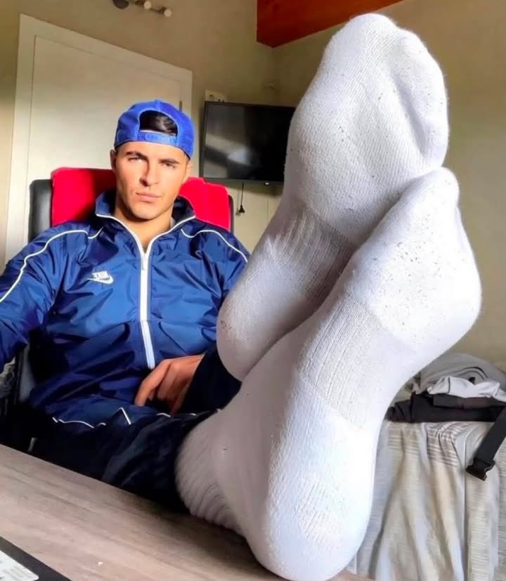 TheSockService_'s tweet photo. https://t.co/REpros4KZL
