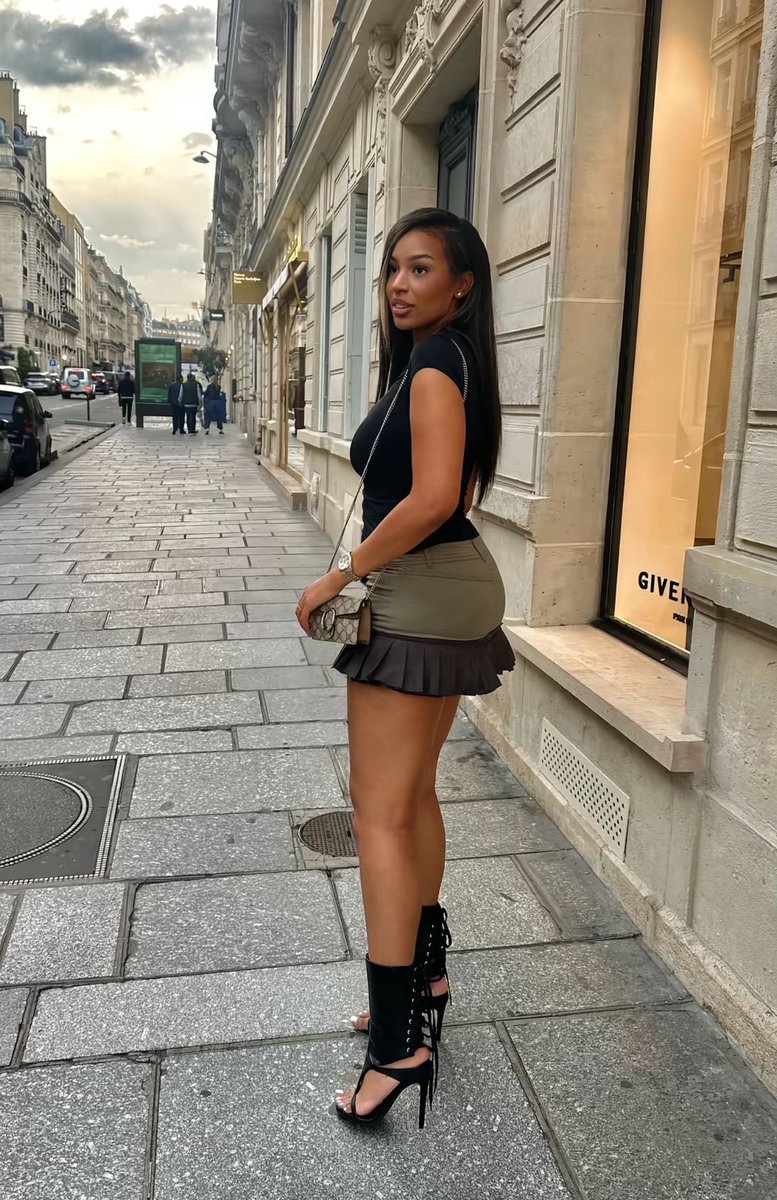 onetruelave's tweet photo. the perfect little skirt paired with the perfect heels https://t.co/5es11UN8ln