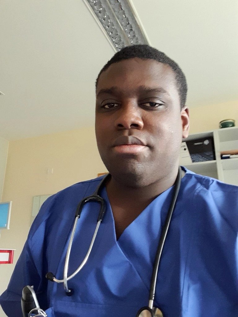 DrJakpa's tweet photo. On 30 August, we’ll meet Dr. Osarodion Ohenzuwa on the dr.Jakpa X Space:

🎙️ 3 LIES Nigerian Doctors Still Believe About Practising Medicine in Germany

Dr. Osarodion's journey is exactly why I wanted him for this conversation.

🇳🇬 Obafemi Awolowo University
→ MBBS, Medicine

🇳🇬 House Job & MDCN

🇩🇪 Deggendorf Institute of Technology
→ MSc, Digital Health

🇩🇪 Medical Residency in Germany

He's not speaking from something he read online.

He's gone through the transition himself, from studying medicine in Nigeria to building his professional career in Germany.

And on Sunday, we're going beyond the usual:

“Germany is a good country for doctors.”

We'll talk about what Nigerian doctors actually misunderstand about:

• Medical degree recognition
• The licensing process
• German language requirements
• The costs involved
• Getting into residency
• And what life as a doctor in Germany really looks like

Most importantly, we'll ask:

If you were a Nigerian doctor starting this journey today, would you still choose Germany?

Come hear his answer.

📅 Sunday, 30 August
🇳🇬 7:30 PM Nigeria
🇩🇪 8:30 PM Germany
🎙️ Live on X

Set your reminder. Bring your questions.

#drJakpa #NigerianDoctors #DoctorsInGermany #MedicalMigration #Germany #ResidencyInGermany #InternationalDoctors