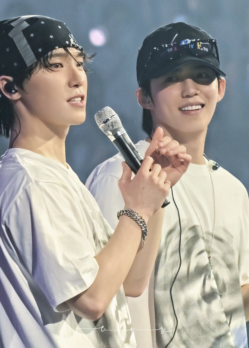 aboutscoups's tweet photo. “even when you’re 50, you’ll always be the maknae to me” 

scoups tearing up while watching dino perform in his solo concert 🥺 he must be so proud of dino https://t.co/yGO1f1cbzt