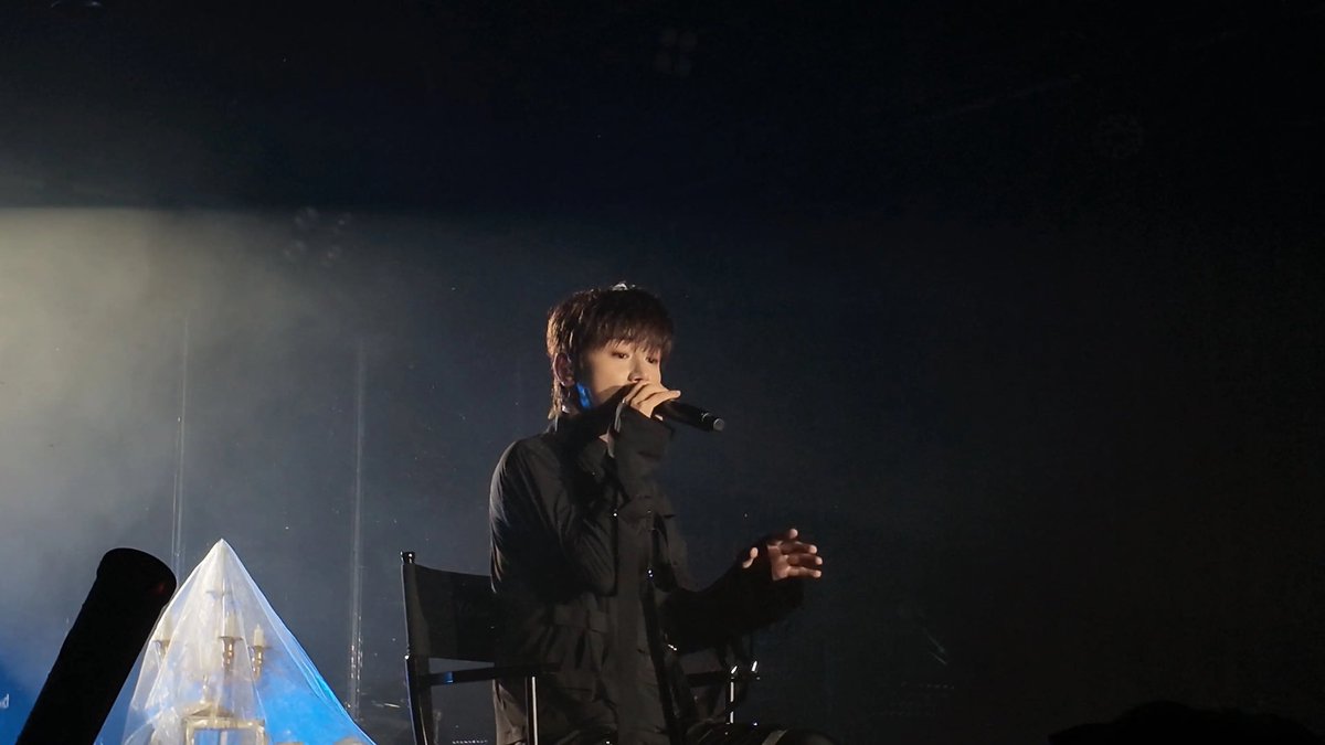 TourinLicang's tweet photo. Captain’s tour kicks off hot in Qingdao. His distinctive voice echoes everywhere. Classic songs go on and on. Light sea sways with crowds of music lovers.
#CaptainShow #QingdaoGig #CpopConcert #LiveVibe https://t.co/LRTxQouONG