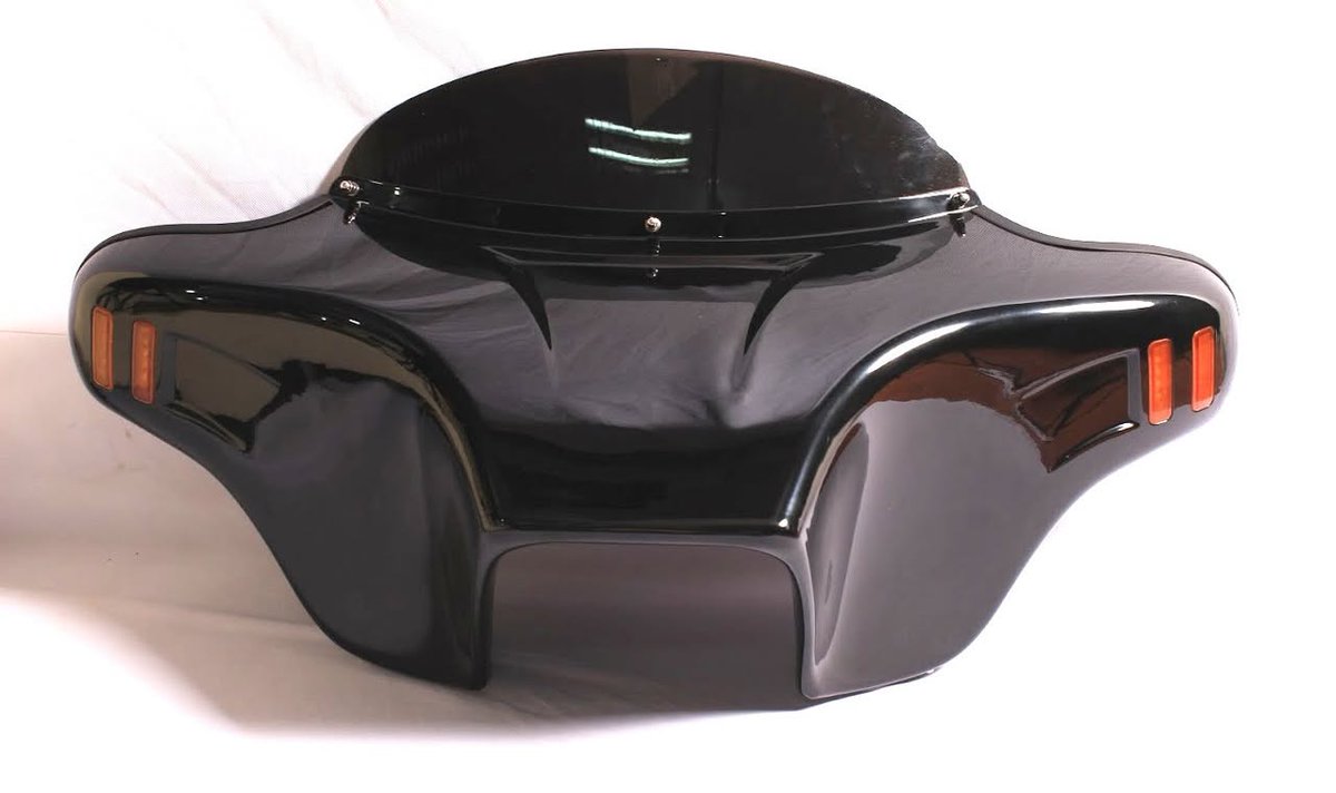 ColetteFlo3kx's tweet photo. Painted batwing fairing windshield for Yamaha Road Star 1600/1700 XV, 1999–2018. Includes 5" windshield, amber LED light, mounting brackets, and 6×9" speaker cutouts. Made from high-quality ABS plastic; supports a 7" Double DIN radio with the https://t.co/5YxDhBGnnH