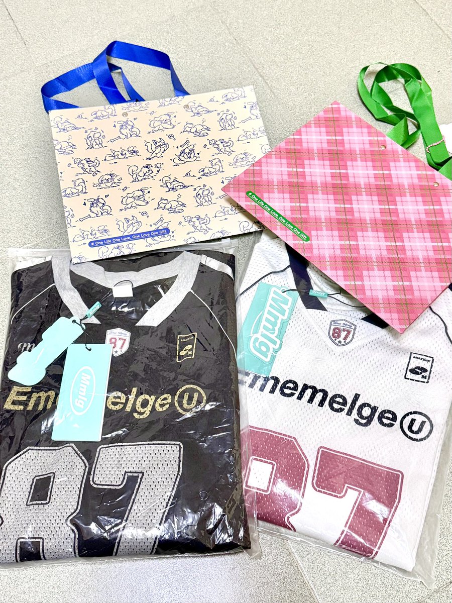 1Kutorubyiii's tweet photo. I am crying 😭 thank you BiBi！It’s very suitable for you🥳🥳🥳
#nampingster #KengNampingㅤㅤㅤ https://t.co/m8DapmsLvL