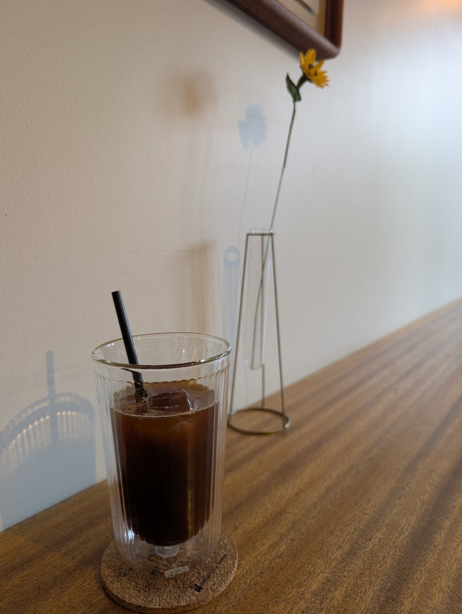 timame0820's tweet photo. 遅いお盆休みが終わるので最後に1人でゆったりお店で☕静かな日々も今日で終わり…あ〜あ… https://t.co/5MyIigrU52