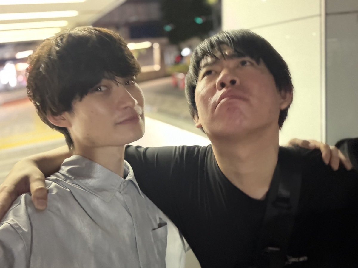 KAMOSHIDA_SSW's tweet photo. ワンマンまで48日！
昨日は新宿路上ライブ聞いてくれた方あざました！
陽一もありがとう！お互いMOSAiC頑張ろう！4枚撮っても表情変わらなすぎる https://t.co/pJx0nQCtTH
