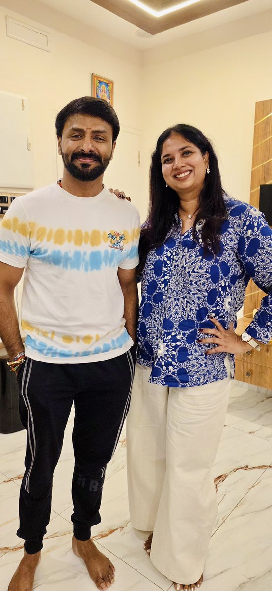 gauravnarayanan's tweet photo. Smile becomes laughter when real friends meet and share their love and care .

Had a great time with my long time friend @Preetharajesh3 
and her super energetic mom. 
2 hrs of non stop nostalgic memories. 
Let this continue for ever 🤗😊 https://t.co/4gZsaPtWg2