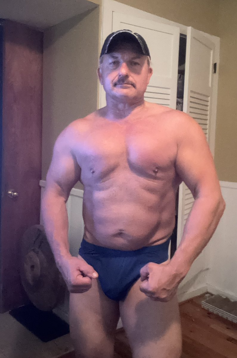 Russell_Writer's tweet photo. Fuckin’ pumped &amp; ready 💪🥵🥩
#bodybuilding #weightlifting #coach #yoked #bulking #jacked #swole #MuscleMonday #beastmode #beefcake #filmmaker #writer https://t.co/qKFPfwiHnD