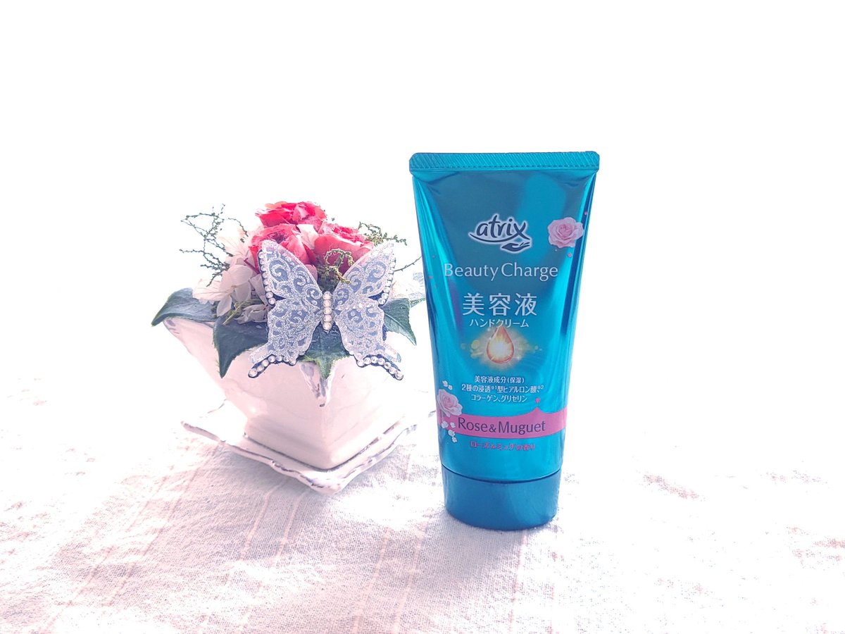 okometopanto's tweet photo. アトリックス ビューティーチャージ　ローズ&amp;ミュゲの香り
アトリックスからもらいました

ベタつかないのにうるおいを感じるつけ心地
今の時期でも👍
何よりこの香りが好き
ローズとミュゲで上品で
清潔感のある香りが😊
いつもポーチに忍ばせて愛用中

【PR】 #アトリックス #atrix #ハンドクリーム https://t.co/Y9zPCdH3fg