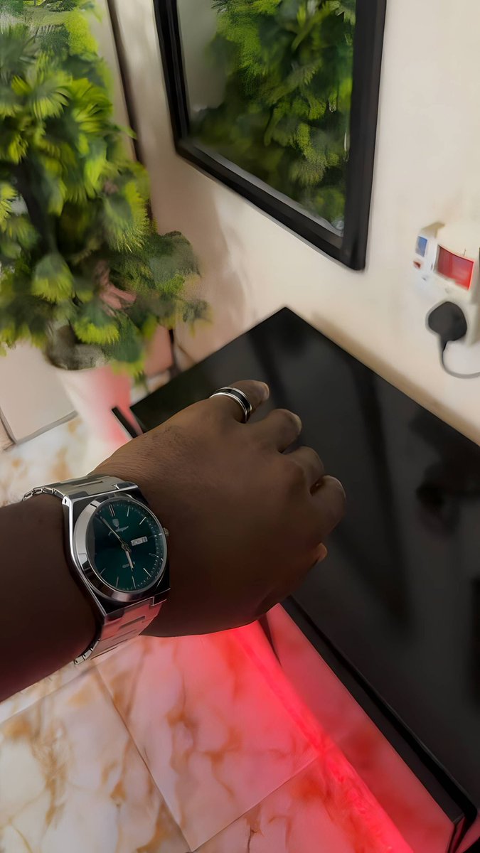 Horlapeller_'s tweet photo. You should Seek help If you love ⌚️more than I do.. https://t.co/QrQJS87HiI