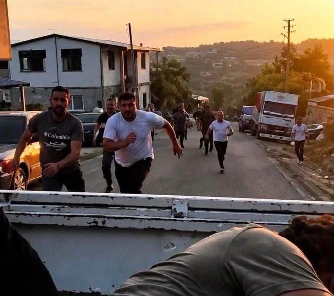 mehmet_ucee's tweet photo. 🇹🇷 Aynı memleket

#emekçileredokunma
#mevlidkandilimizmübarekolsun 
#zonguldak https://t.co/pE1xP3kP5l