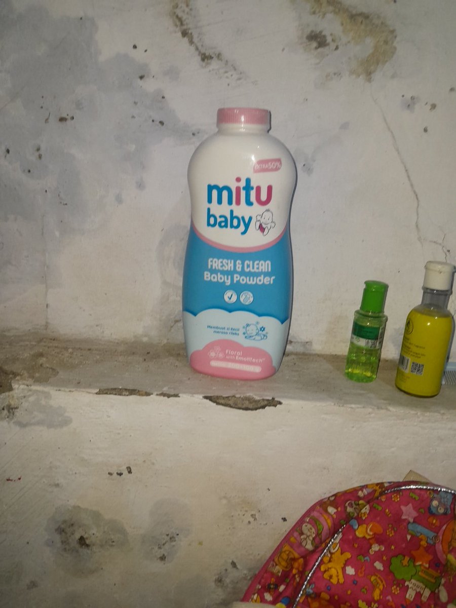 gogel9397's tweet photo. Udah mandi ,udah bedakan badanya, suami juga udah saman . Kaya gini aja udah senang https://t.co/wmE7LWFIJT