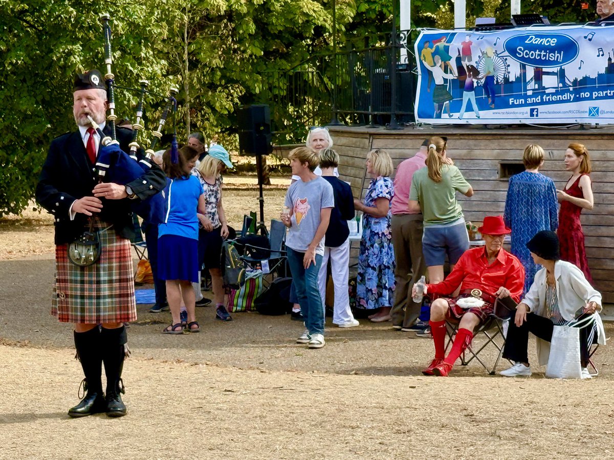 williamBrougham's tweet photo. Living their best lives in Kensington Gardens ❤️
#kensingtongardens #scottishdancing #scottishdancinginkensingtongardens https://t.co/pVYpZgmozy