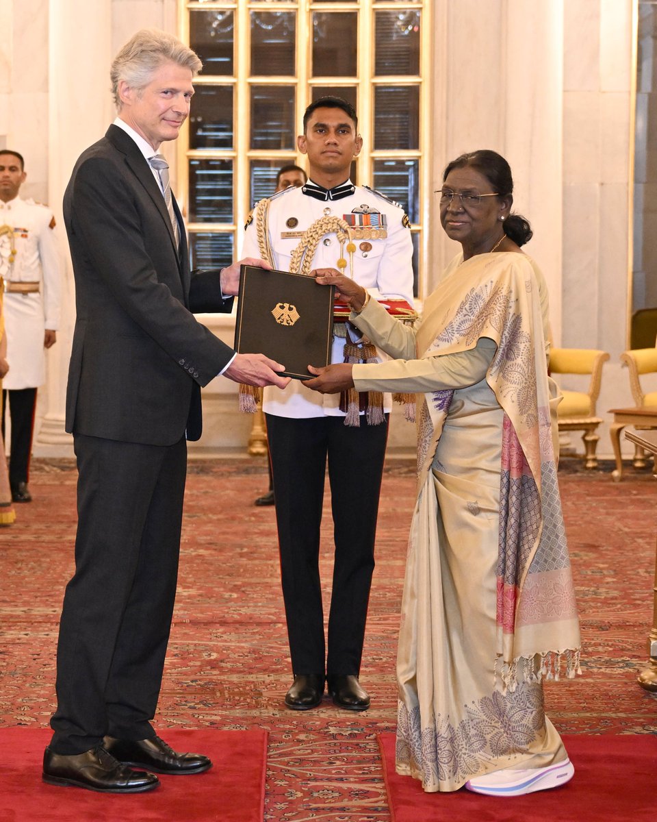 rashtrapatibhvn's tweet photo. President Droupadi Murmu received credentials from Dr. Jasper Wieck, Ambassador of the Federal Republic of Germany and Ms. Petra Menander, Ambassador of Sweden, at Rashtrapati Bhavan. https://t.co/0pRATxIXex