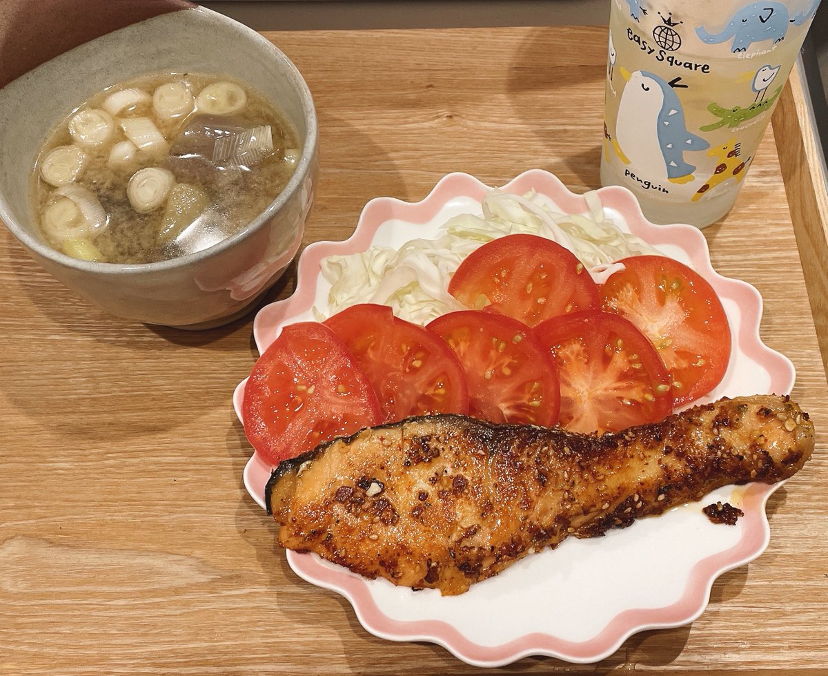 L_classical's tweet photo. もりもり夜ご飯
焼きジャケ編🐟 https://t.co/AatibWkBgi