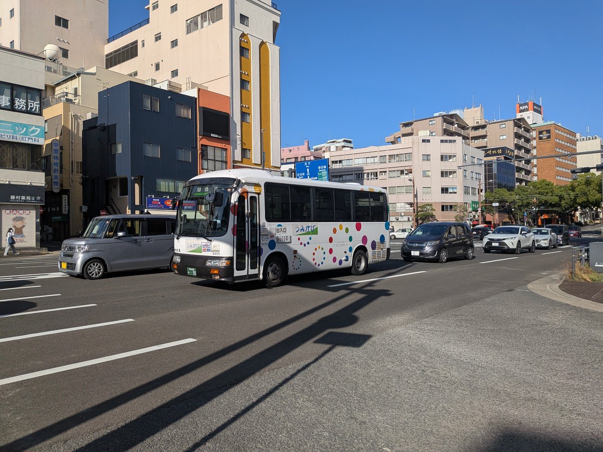 nechadameda's tweet photo. 長崎市内と五島で同じ色のバス走ってたんだけど、これは五島に譲渡された感じなんかな https://t.co/vJCUx8M0D3