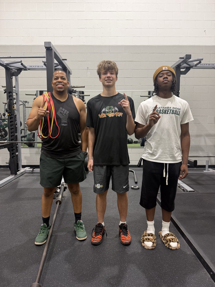 Caleb_Peters1's tweet photo. Had a amazing 5am workout this morning , Ready to work !! @CoachKadell @CatawbaBBall @CoachHab https://t.co/DbZv2naXJP