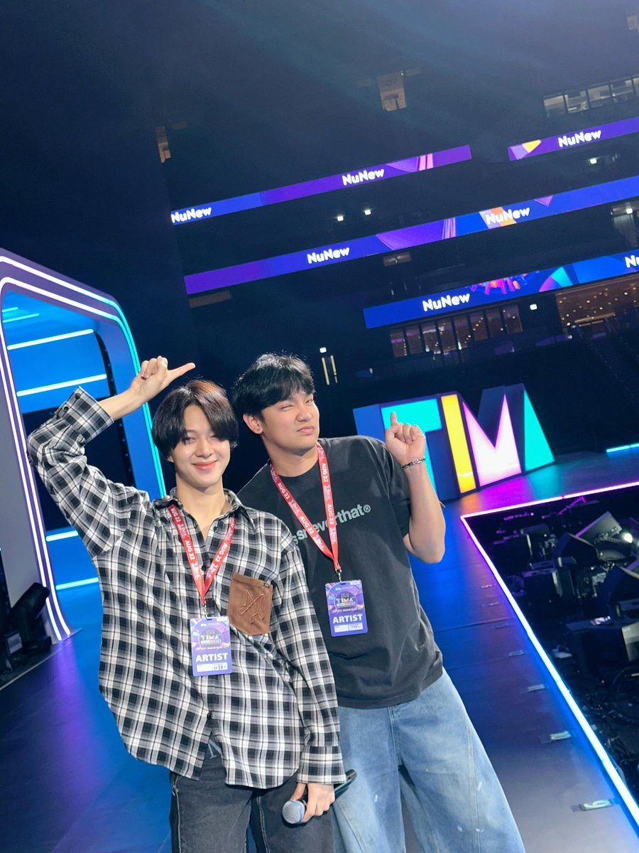 ppetchsp's tweet photo. นุนิวกับพี่เลี้ยง สเตจใหญ่ต่างประเทศบึ้ม ๆ เลย 🥹♥️ https://t.co/8mU28thUdK