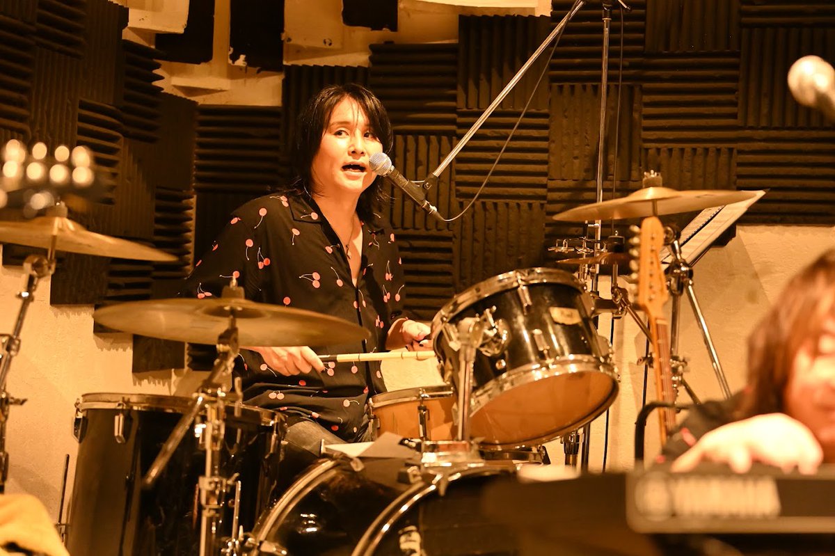 atsuo_saito's tweet photo. RUIBAND ACKO mei at 西荻窪TERRA、ご参加の皆様ありがとう！天災が続く中多くの方のご来場に感謝。個人的に古くから応援して頂いている方々が会いに来て下さったのが一入嬉しかった。またいつでもお越し下さいませ。次回は同じ面子で秩父に登場します。ご当地ゆるキャラ的な物が襲来するとか。怖え。 https://t.co/leWg9Ajvw8