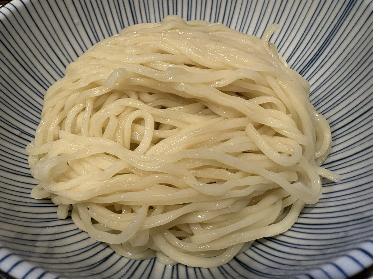yossykitchen's tweet photo. 麺屋 侍@千葉市緑区

元祖もりそばver.侍  中

8/22~24限定。
東池袋大勝軒をリスペクトしたつけ麺。
(店主は津田沼必勝軒出身なので東池の孫弟子になるのかな)
豚、鶏、節などをバランスよく配合した旨み溢れるダシに甘辛酸の味付けをしたつけ汁。
打ちたての多加水のストレート麺。
ご馳走様でした。 https://t.co/9S4CWdAGHr