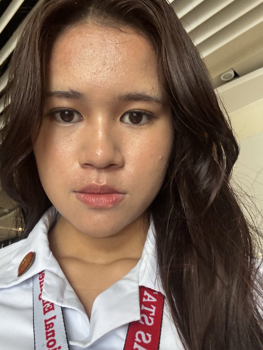 gemlhie's tweet photo. #firstdayofschool grabe yung sakripisyo ko, pumasok ako kahit wala naman kaming klase para lang makita ako ng crush ko ๐ https://t.co/BRRnpROwBQ