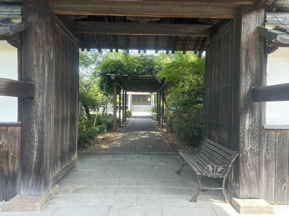 chan93540699's tweet photo. 天徳寺・臨済宗妙心寺派
「のうこつぼ」2基目が完成しました。
既にご希望者がいます。お部屋は好きな場所を選択できますので、お早めにごっrんらくをください。
https://t.co/rvDXaIuYl1
➿0120-148-085
お気軽にお問い合わせください
#関市　#天徳寺　#お墓　#のうこつぼ https://t.co/jI3kTZmgpm