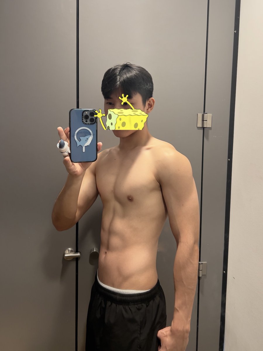 sgxsky_'s tweet photo. square pants https://t.co/IENfmNwuU8