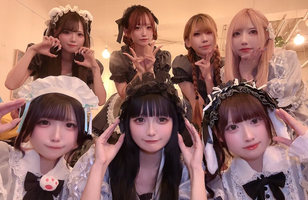 CafeTweeny's tweet photo. 🤍後半キャスト出勤しました🩵

りりむ@ririmu_tweeny 
えれ@el_pyoo 
こん@042kn 
ちゃんもも@momom0_x 
なこ@7lxo5e3_ 
ねむ@nemu_tweeny 
ちも@chimopi_15 

お席ゆっくりしてます♡
ご来店お待ちしております🥹🫶 https://t.co/Xw37IId2nI