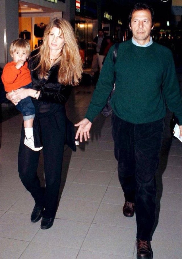 dexiewrites's tweet photo. “The previous Foreign Secretary @DavidLammy informed me in writing that Britain would not  intervene if my sons, British citizens, are arrested when they travel to Pakistan to visit their father.” - Jemima Khan

so that’s why Kasim &amp; Sulaiman didn’t come to Pakistan… https://t.co/fQ4czpqwmw