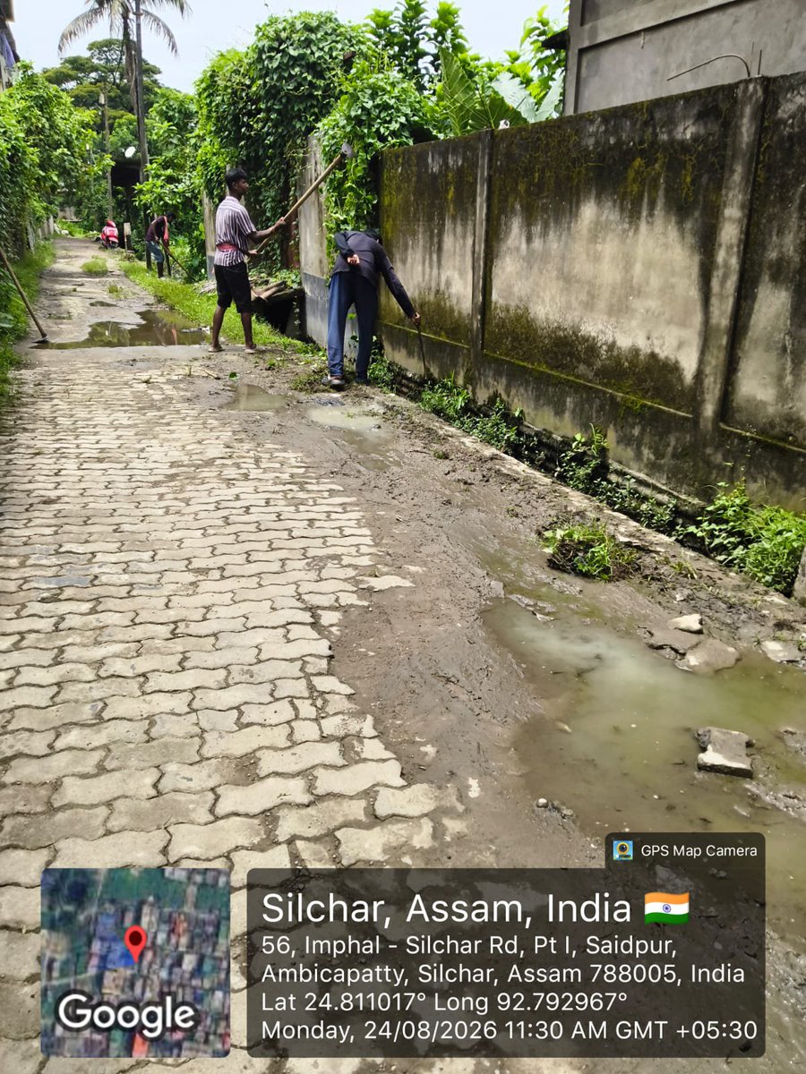 SilcharMC1882's tweet photo. 📌Drain cleaning work is currently underway by the Silchar Municipal Corporation at Sundari Mohan Road, under Ward No-20. 

#SilcharMunicipalCorporation #CleanSilchar #UrbanMaintenance #DrainageCleaning #PublicService https://t.co/ufJmp2M9z5