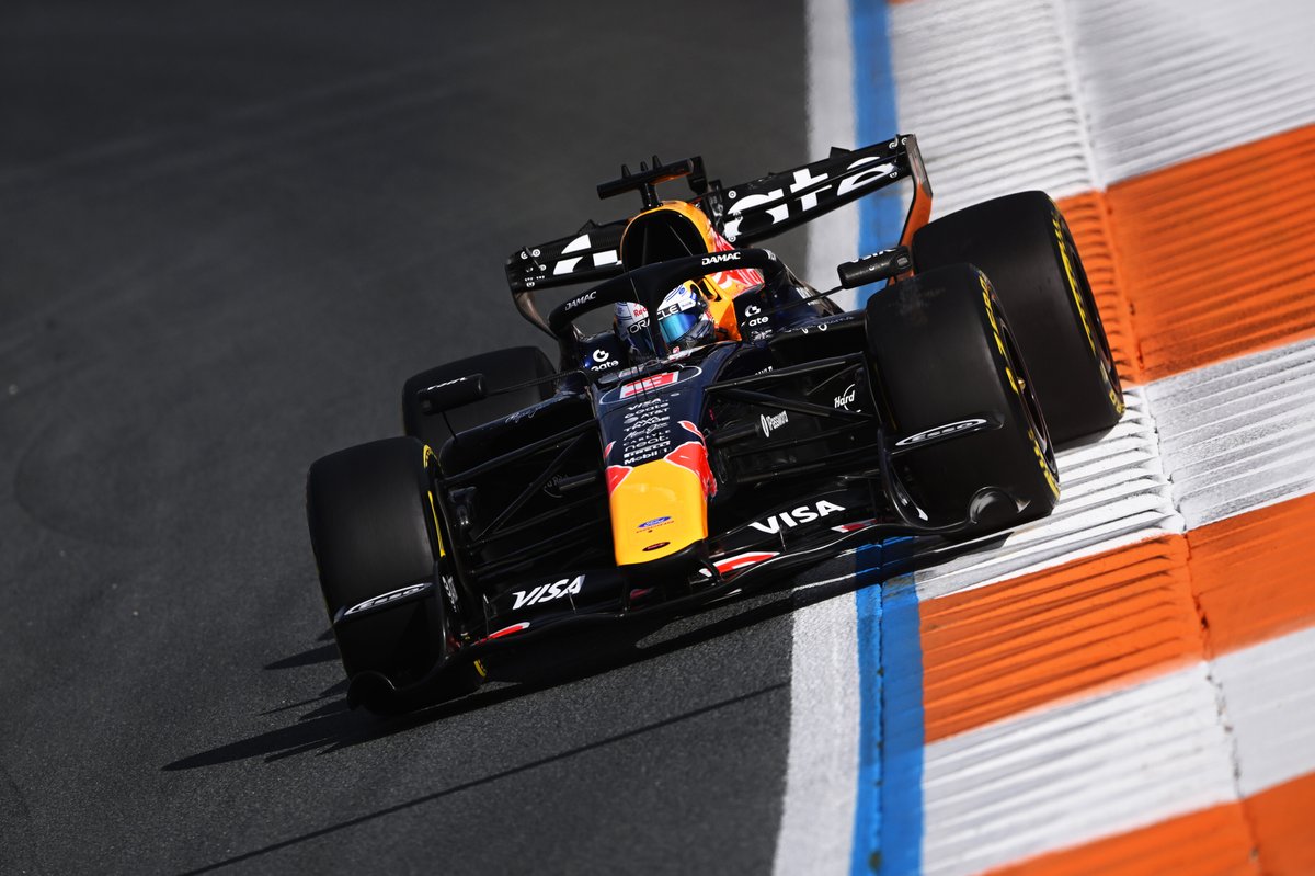 GateSquare_EN's tweet photo. 🏎️ F1 is back!

Verstappen has extended with Red Bull through 2030—and now returns home for the Dutch Grand Prix. 🇳🇱

Can he celebrate with a win? 👀

#Gate #F1 #DutchGP https://t.co/NCRi4LG2Wy