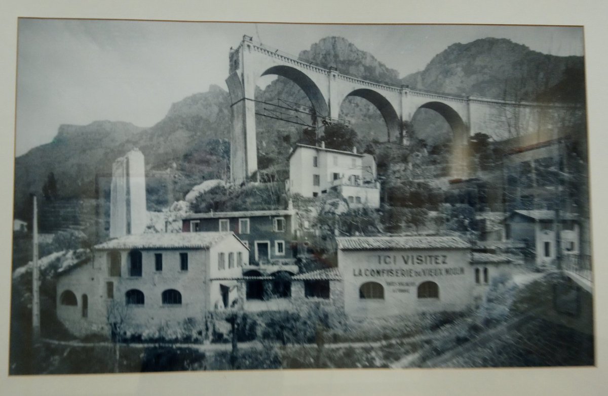 actualites_nrv's tweet photo. Le 24 août 1944, les Allemands dans leur fuite détruisent en partie le viaduc du Pont-du-Loup. La ligne Central-Var ne fut jamais remise en état, victime du tout automobile.
L'ouvrage fut démoli en 1951 !
#BarSurLoup #Grasse #Nice #Nice06 https://t.co/Pd4Ul177OX