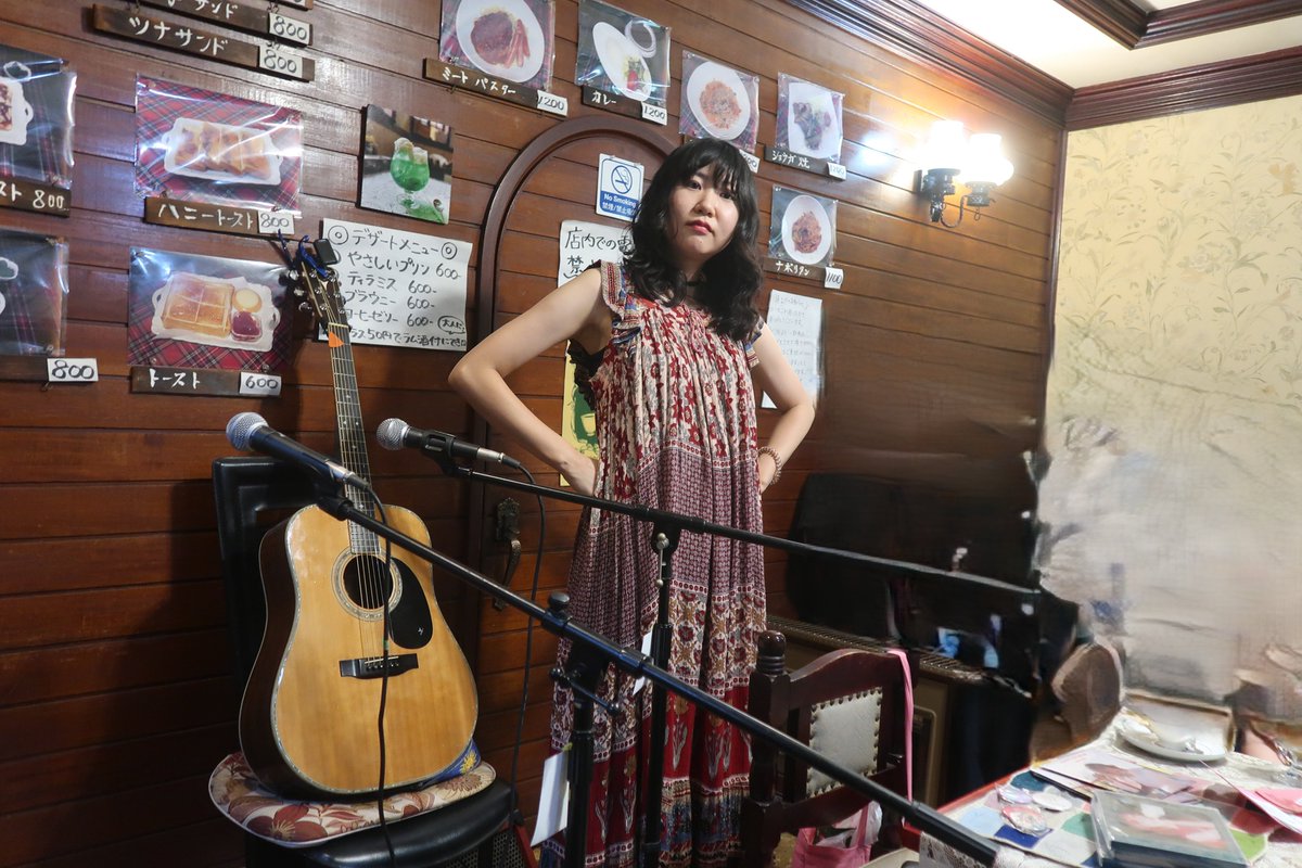 n_kusaba's tweet photo. 8/23(日)は、珈琲専門店山百合で行われた、FORGET ME NOTのライブに行って来ました！
山百合は、雰囲気がいいお店でした！
久し振りのアヤカちゃんのライブでした！
知り合って、10年以上とはびっくり！
楽しかった！
アッという間の時間でした！
#FORGETMENOT
#タグチアヤカ
#珈琲専門店山百合 https://t.co/xCLKLvnb6I