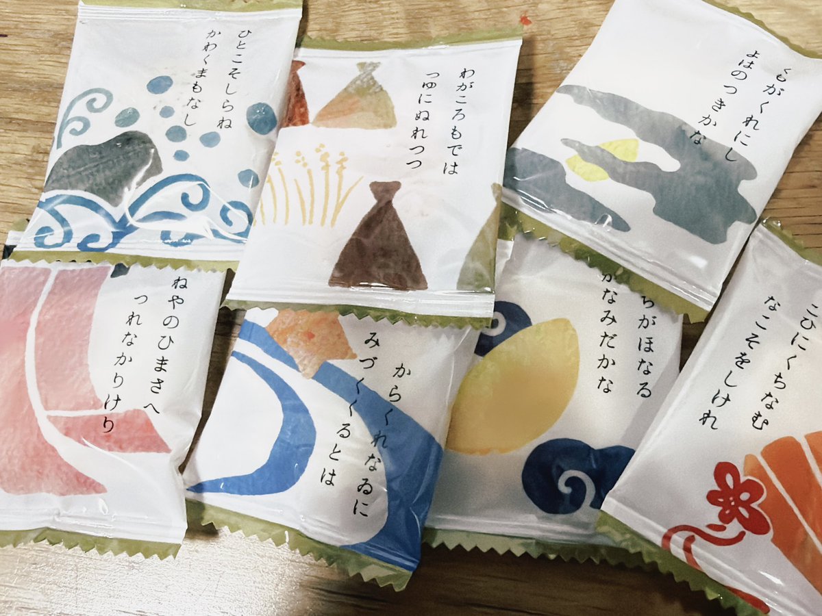 seiren__00's tweet photo. 百人一首煎餅なるものをいただいた⟡.*
すごーく美味しかった🙂‍↕️ https://t.co/MYdAOUgP0n