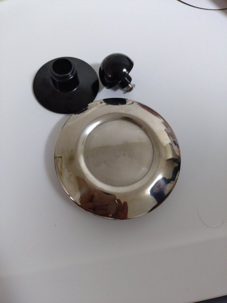 kumo1458709azr's tweet photo. 今日、DCMで笛吹ケトルを買ったんだが、
蓋と取っ手の固定の仕方がわからない…。
誰か教えて……。
このままではお味噌汁が飲めないのです。
#DCM
#笛吹ケトル https://t.co/ar374SWuGW