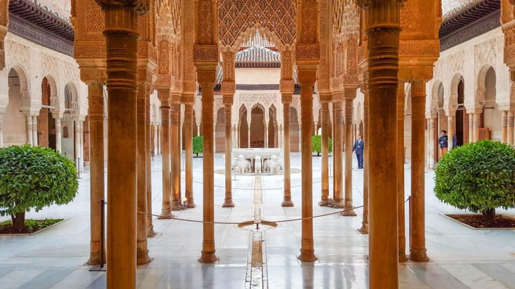 Arch_Aderinola's tweet photo. Alhambra Palace, Granada 🇪🇸 — a stunning masterpiece of Islamic architecture, featuring intricate patterns, elegant courtyards, and centuries of history. 🕌✨

#Alhambra #Granada #Spain #Architecture #Travel https://t.co/aCBE1eNXsV