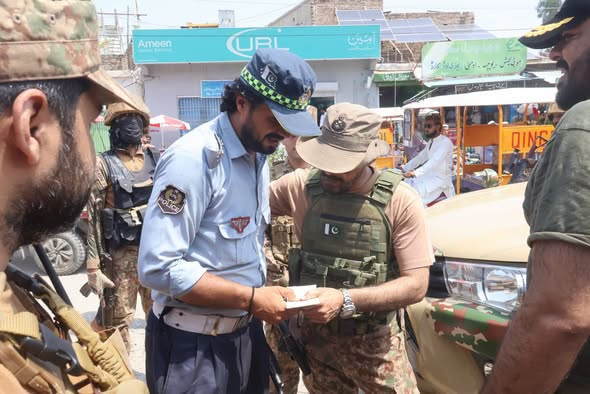 Global_Decipher's tweet photo. General Officer Commanding (GOC) 40 Division Major General Mudassir Saeed visited Lakki City Bazaar and Tajazai Township, where he met local elders and residents and discussed efforts for lasting peace and development. 

Ration packages were distributed among deserving families, while traffic police personnel received cash awards for their services. 

Major General Mudassir Saeed also inaugurated the DC Model School in Tajazai and visited the District Neuro Center, emphasizing stronger coordination among the Army, police, civil administration and local communities.
