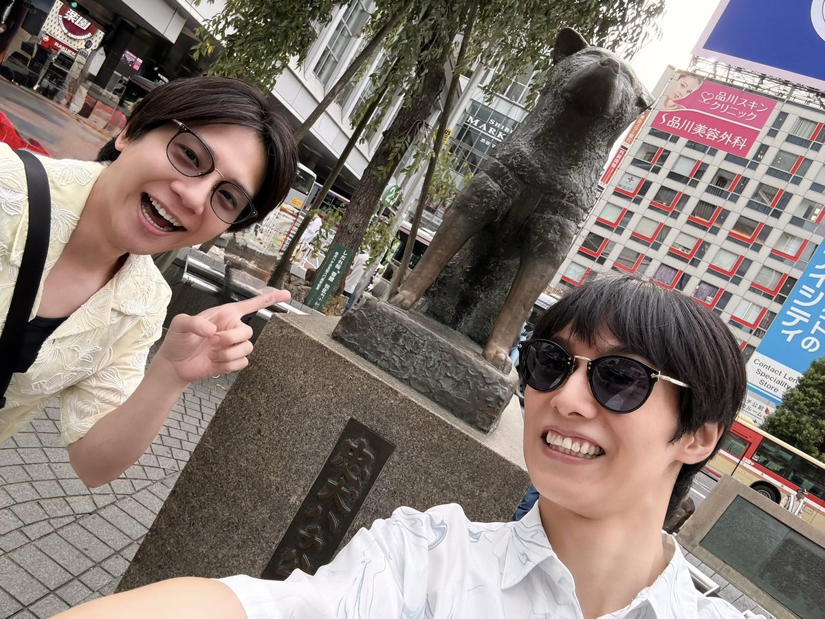 maeuchitakafumi's tweet photo. 東京行きました📸

鯛ちゃん前内と一緒に写真撮りたいけど言えないからさ！！

鯛ちゃんのために並んで待つ忠犬前内🐶笑 https://t.co/Im10cKB55Z